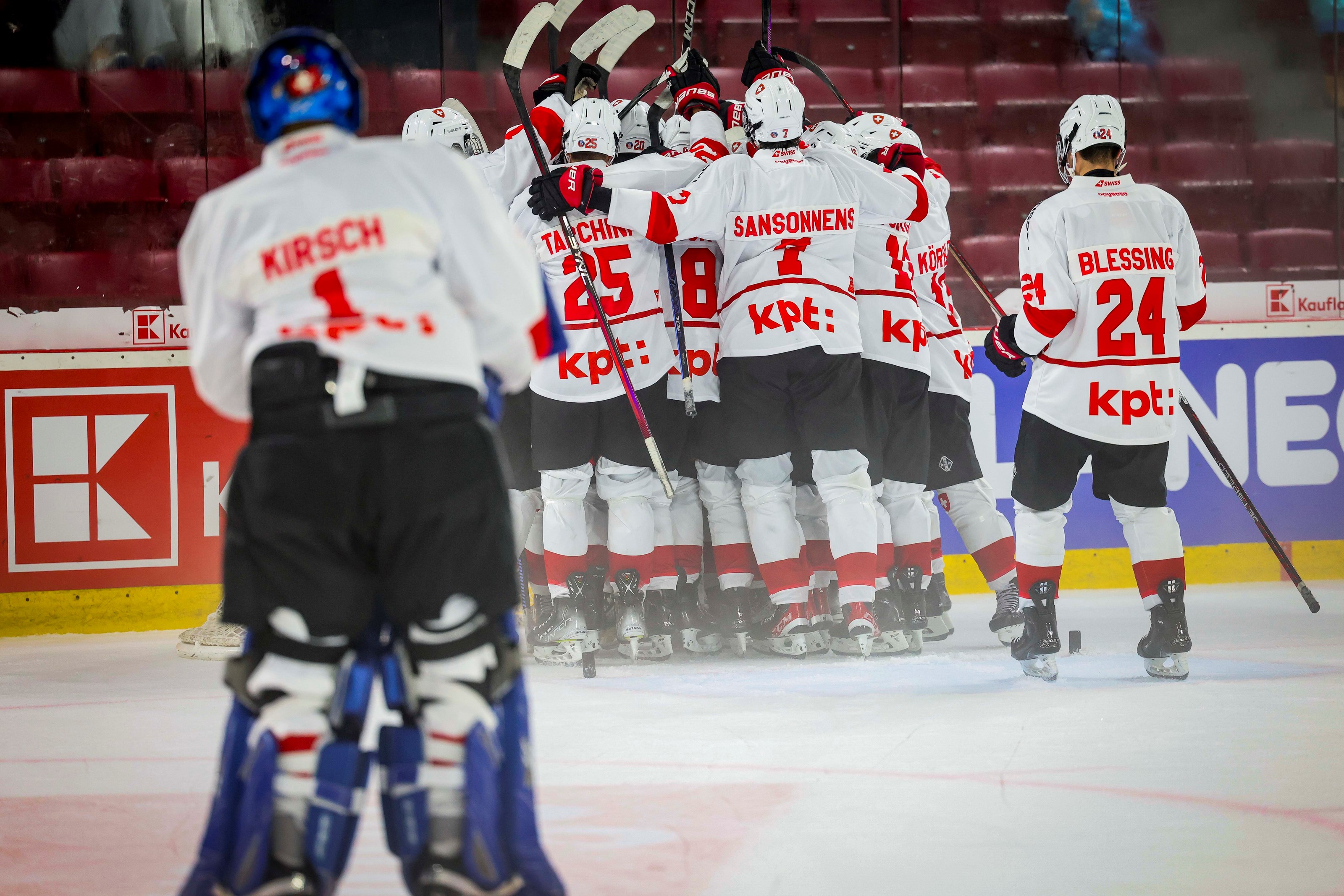 147A0177FIN-SUI.jpg 147A0177FIN-SUI.jpg